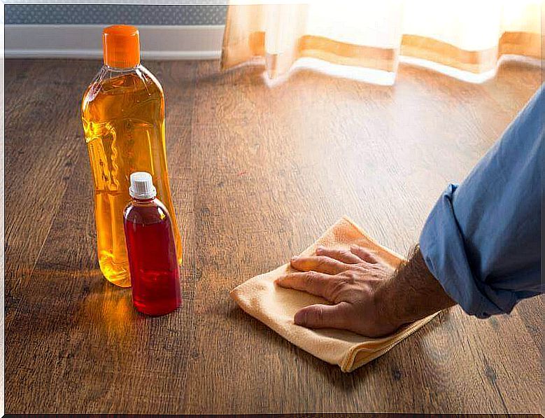 Polishing wooden floor