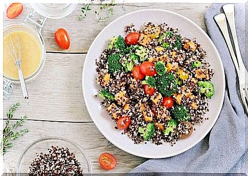 Salad with quinoa