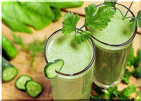 2 glasses of green smoothie