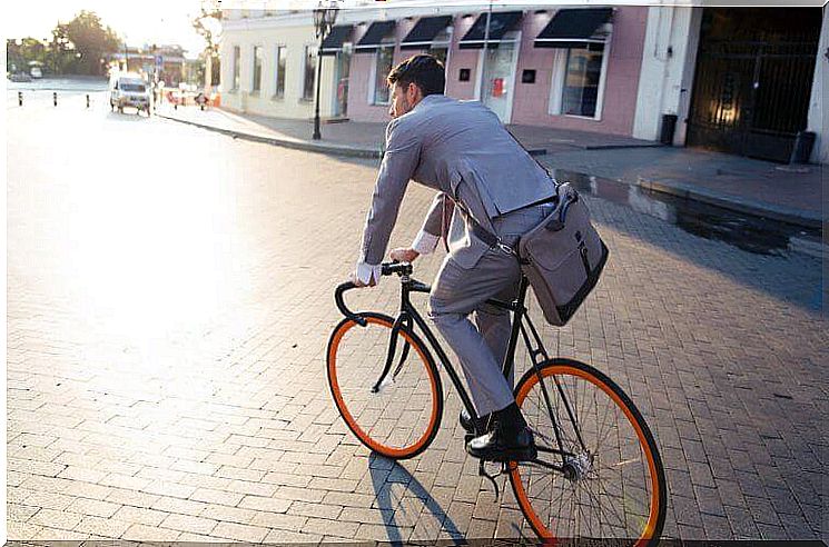 Cycling to work reduces work stress