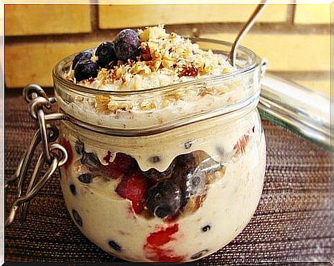 Creamy parfait with blueberries and quinoa