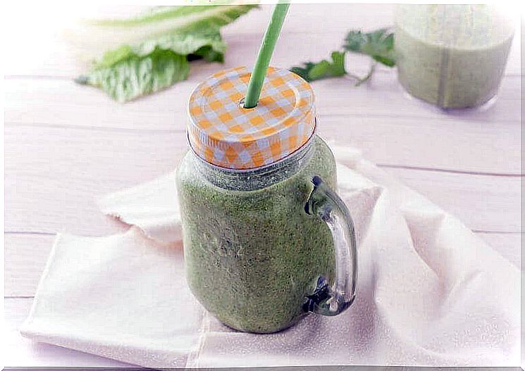 Healthy detoxifying smoothies with coriander