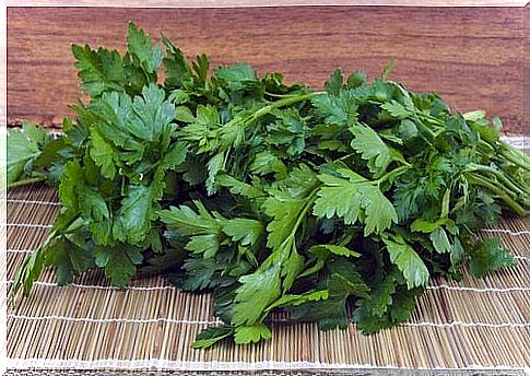 Parsley on a wicker mat