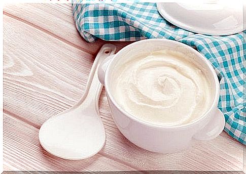 Natural yogurt, so easy to make yourself!