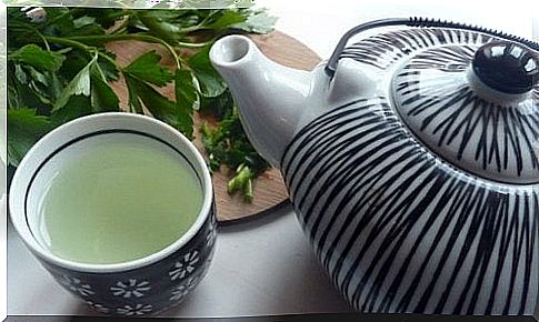 Parsley mint tea to detox your liver