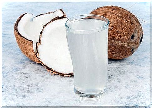 Coconut water is one of the best drinks to burn fat