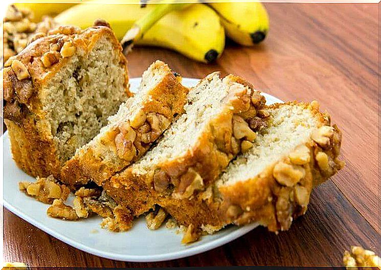 Delicious banana cake with walnut